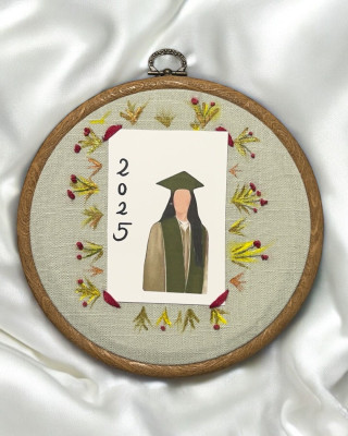 Hand-embroidered hoop made with love - Design 2